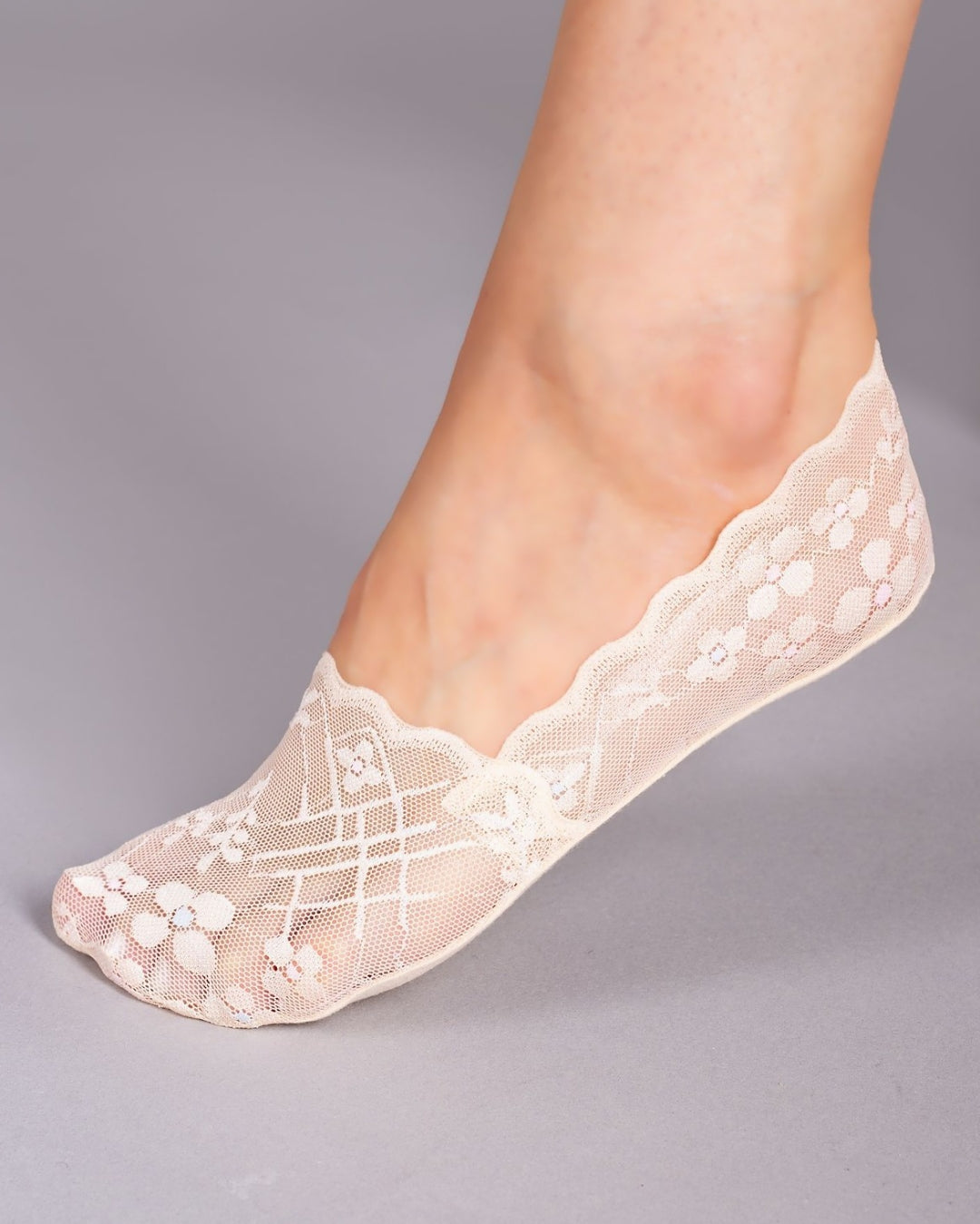 Beżowe koronkowe damskie stopki - balerinki z bawełnianą podeszwą Yo!