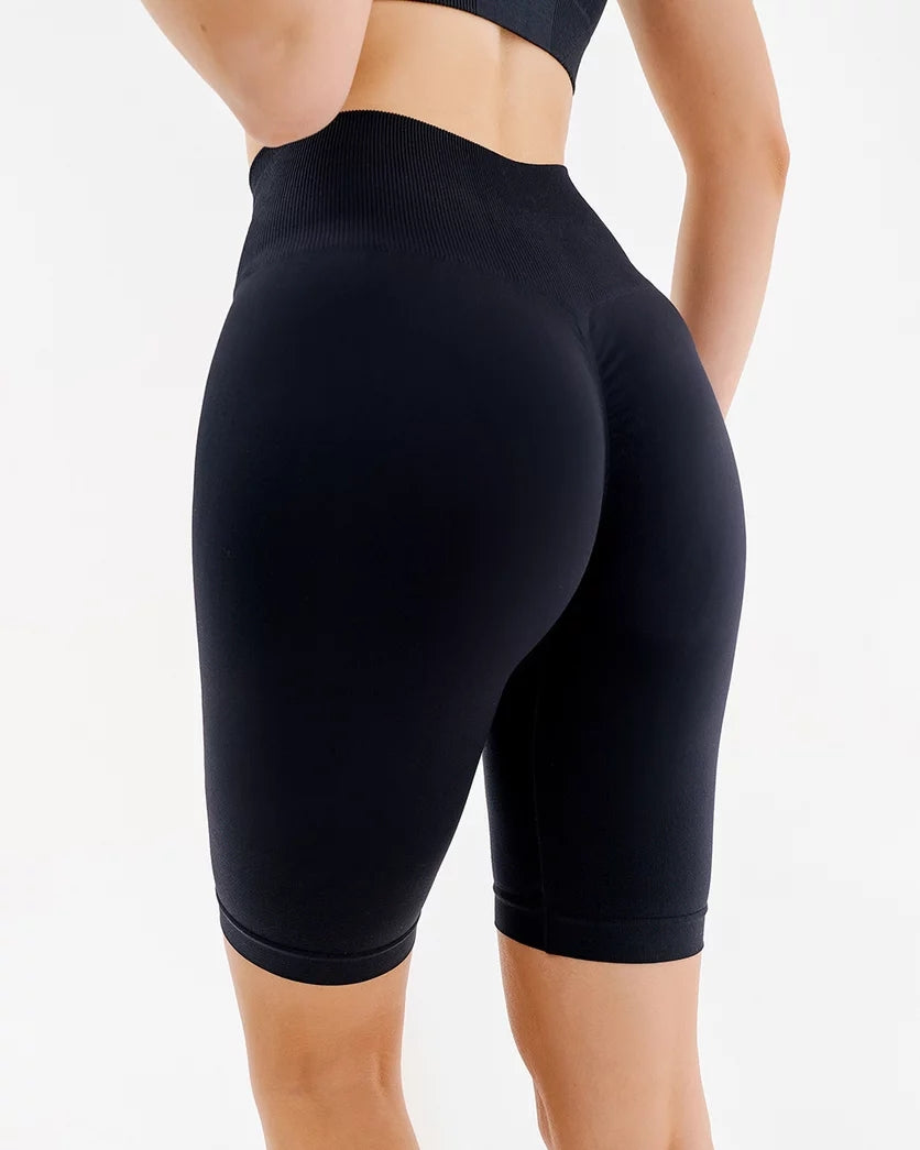 Czarne bezszwowe krótkie sportowe legginsy kolarki z efektem push up Gabriella Seamless Tracks