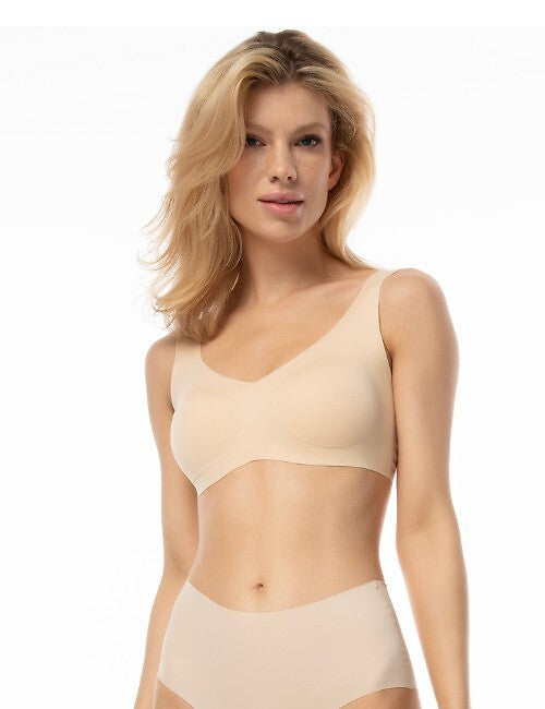 beżowy bezszwowy damski top na ramiączkach INFINITY Julimex przód