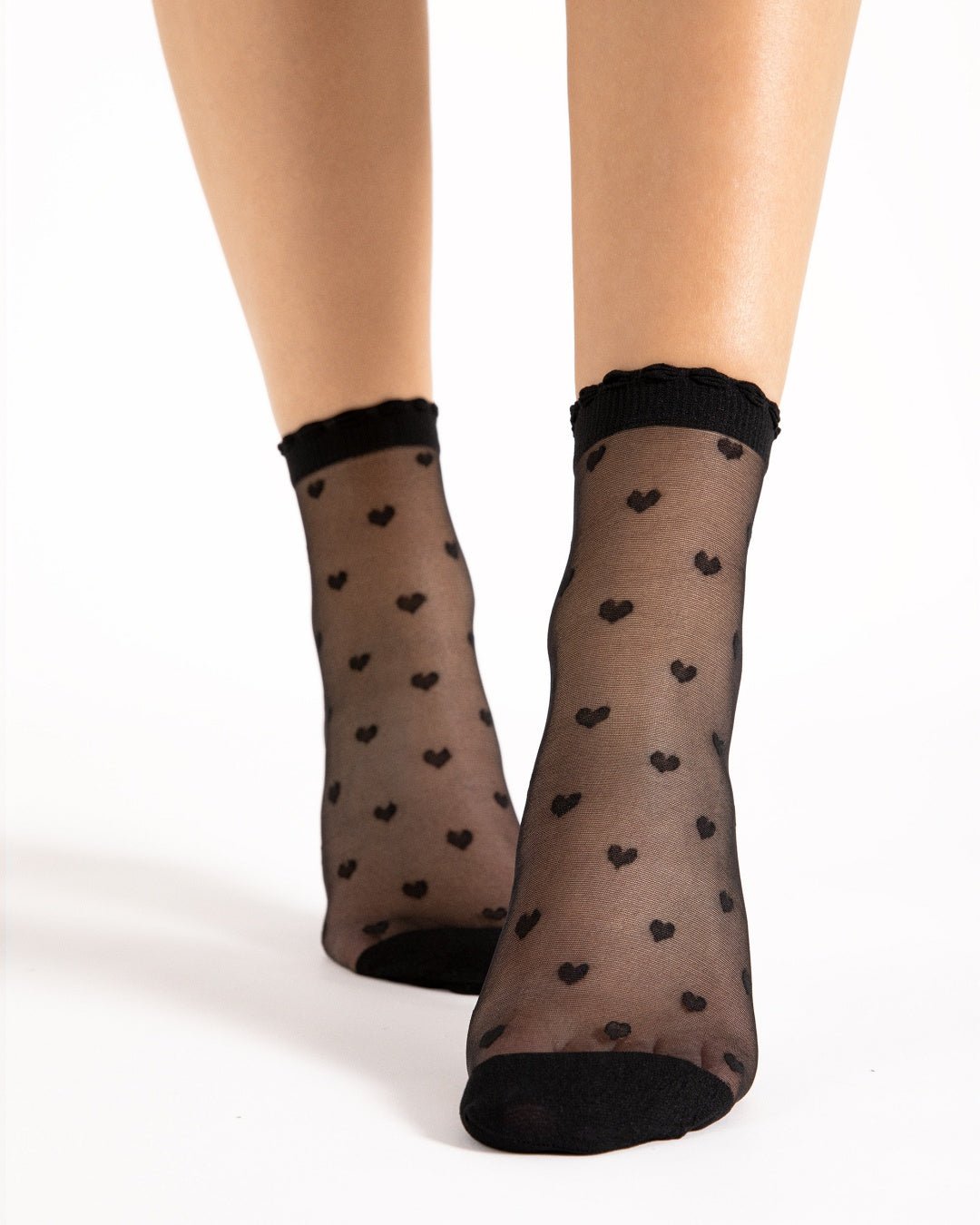 czarne damskie skarpetki rajstopowe do szpilek w serduszka