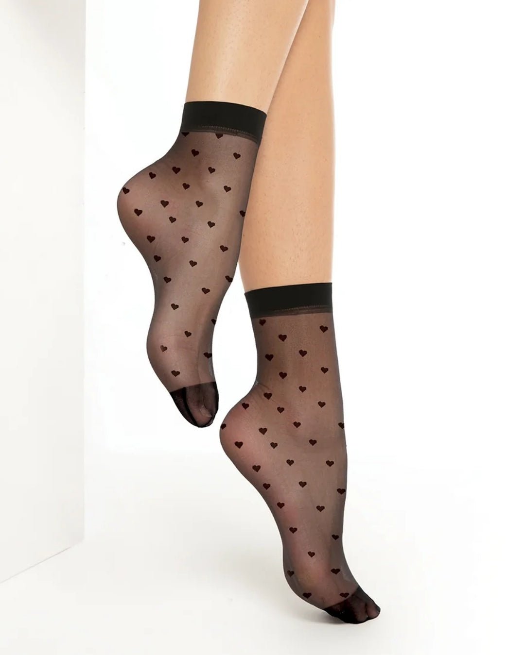 Czarne wzorzyste skarpetki rajstopowe w serduszka Gatta Stylove wz. 03