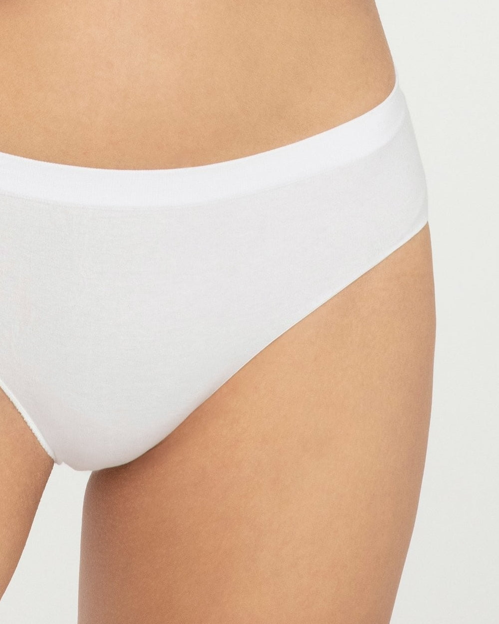 Białe klasyczne pełne majtki bezszwowe Gatta Seamless Cotton Bikini