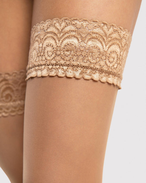 Bardzo cienkie beżowe matowe pończochy samonośne Fiore Edith 8 DEN