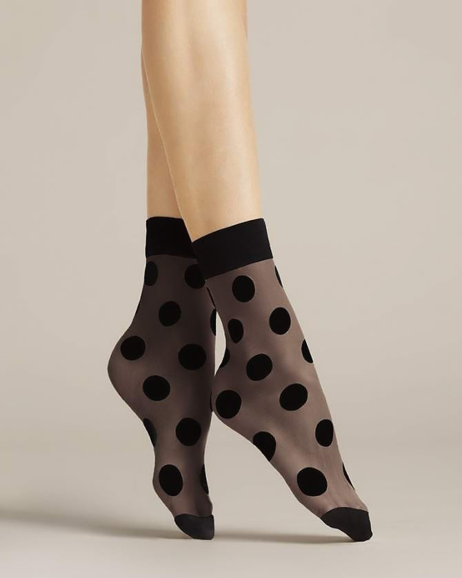 Czarne damskie skarpetki rajstopowe w duże kropki idealne do szpilek Fiore Virginia 20 DEN