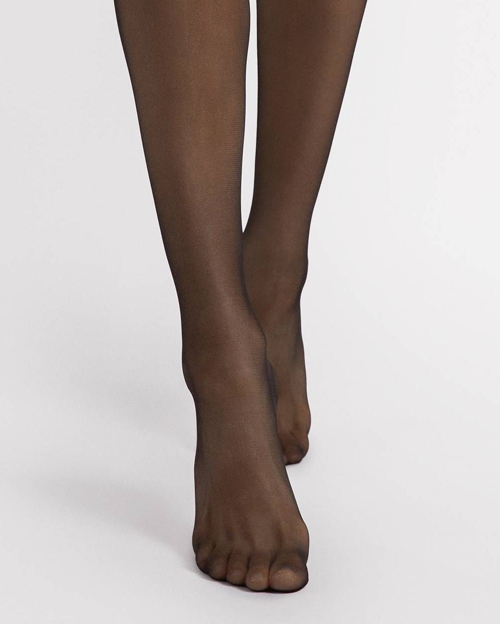 czarne matowe pończochy do pasa o grubości 20 den bez widocznych wzmocnień w części palcowej  Fiore Anais