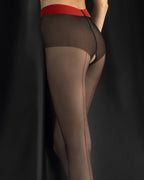 czarne rajstopy z czerwonym szwem i dziurką w kroku