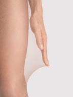 klasyczne beżowe damskie rajstopy o grubości 15 den z wyodrębnioną częścią majteczkową