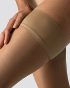 Beżowe pończochy samonośne z gładką manszetą 15 DEN Mona Grace