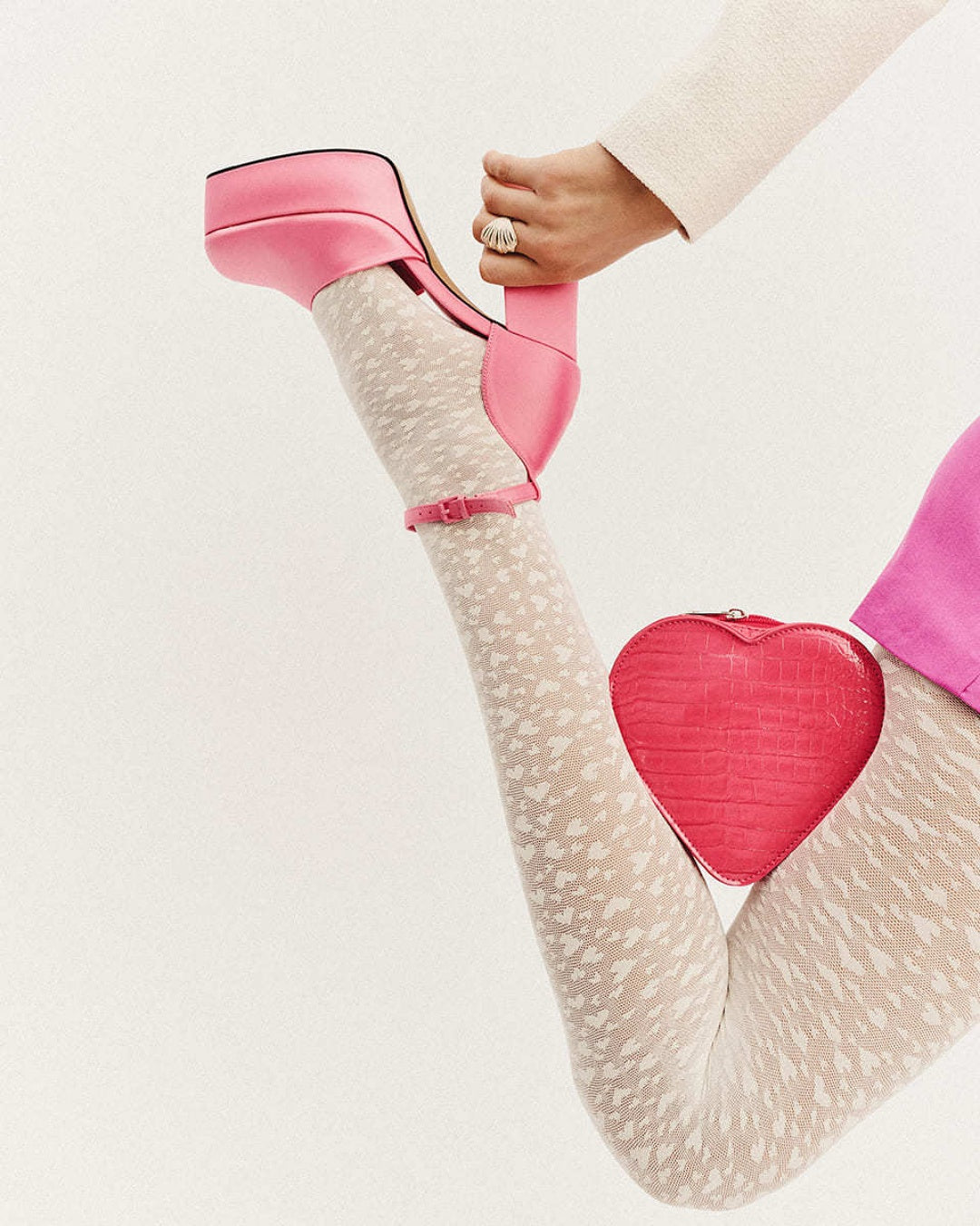 Stylowe wzorzyste rajstopy w serduszka mikrofibra Gabriella Lovers 50 DEN Ecru