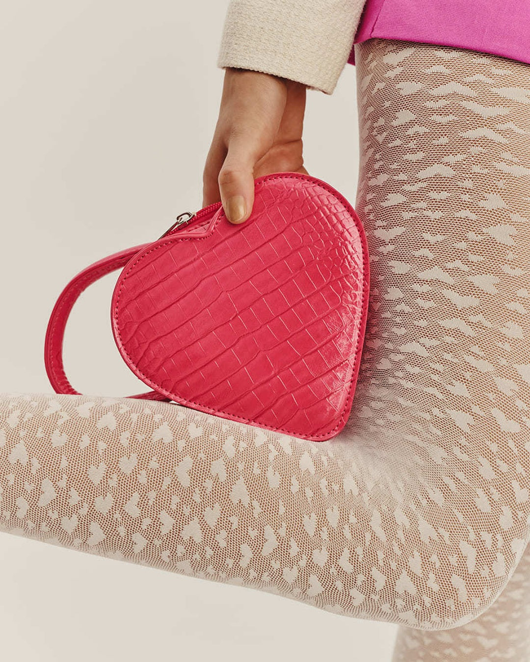 Stylowe wzorzyste rajstopy w serduszka mikrofibra Gabriella Lovers 50 DEN Ecru