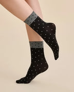 Czarne damskie skarpetki rajstopowe do szpilek ozdobione wzorem w kropki Gabriella Dina