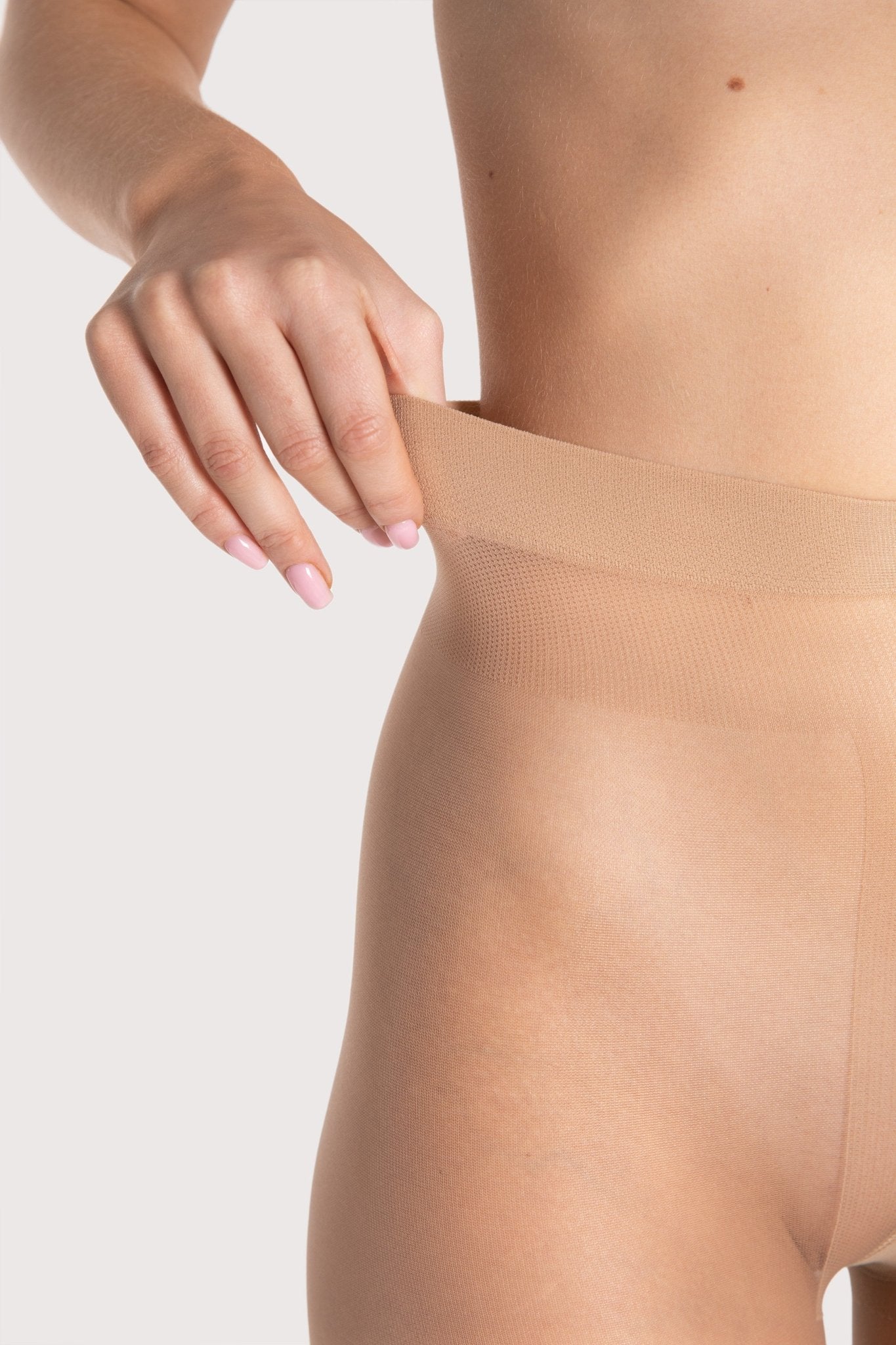 cieliste damskie rajstopy t-band ze wzorem w cętki