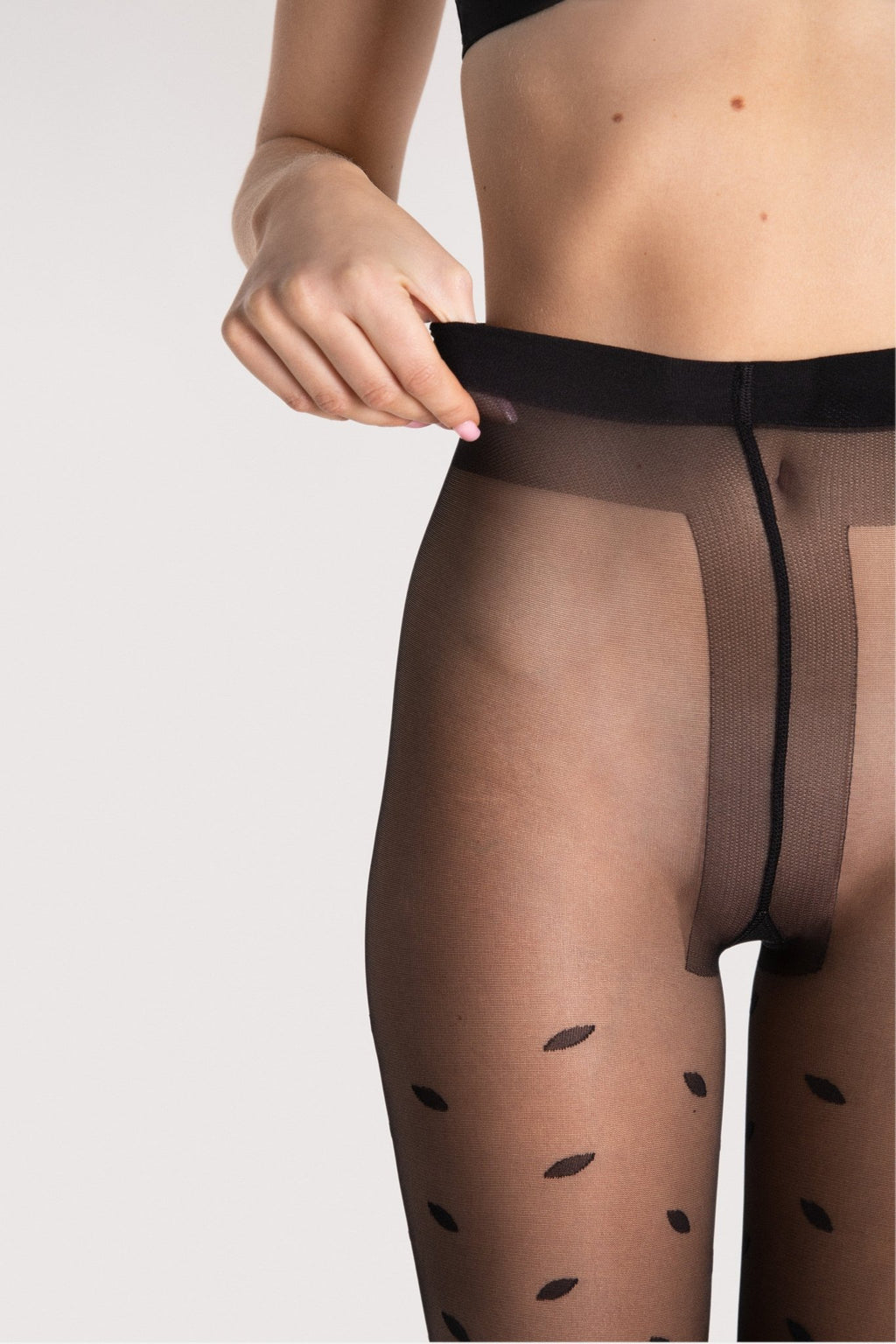 czarne wzorzyste damskie rajstopy t-band 15 den