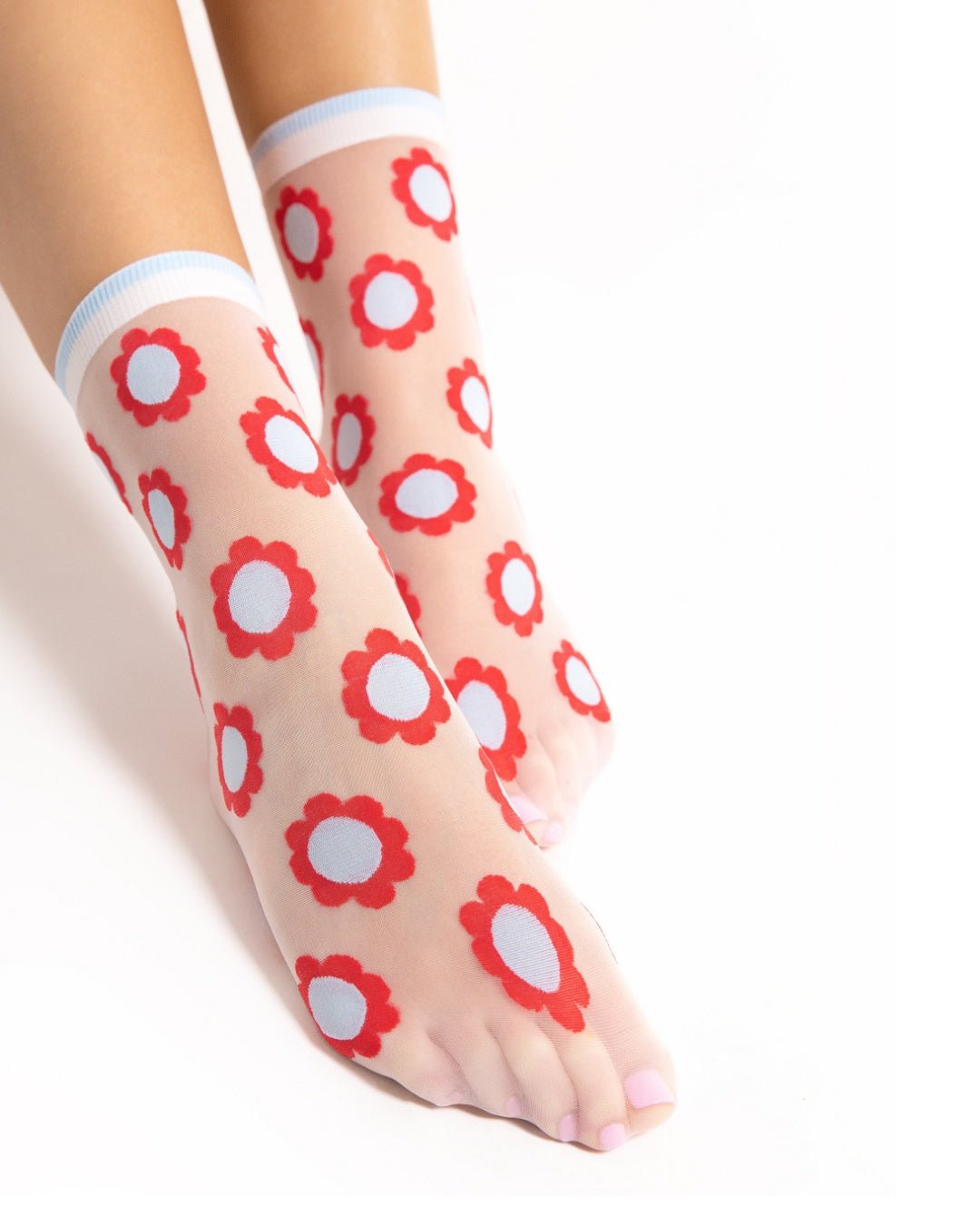 białe damskie skarpetki rajstopowe w czerwone kwiatki 