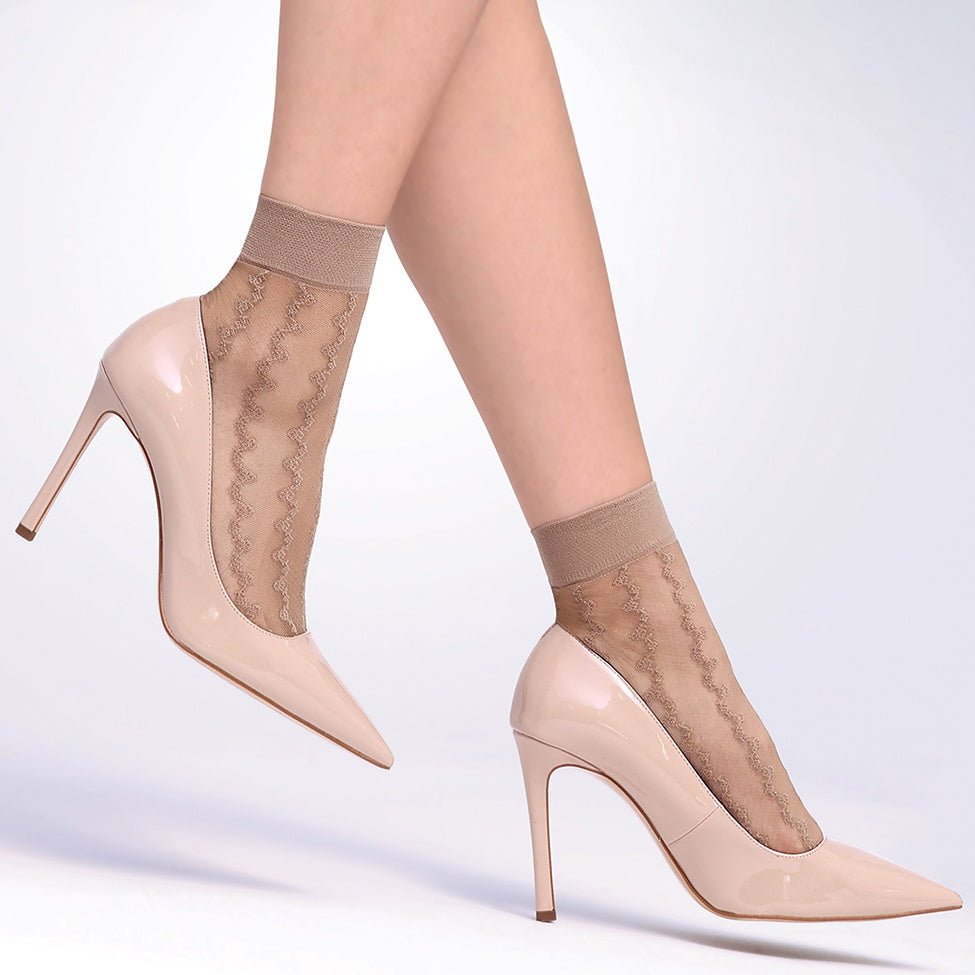 beżowe wzorzyste damskie skarpetki rajstopowe do szpilek